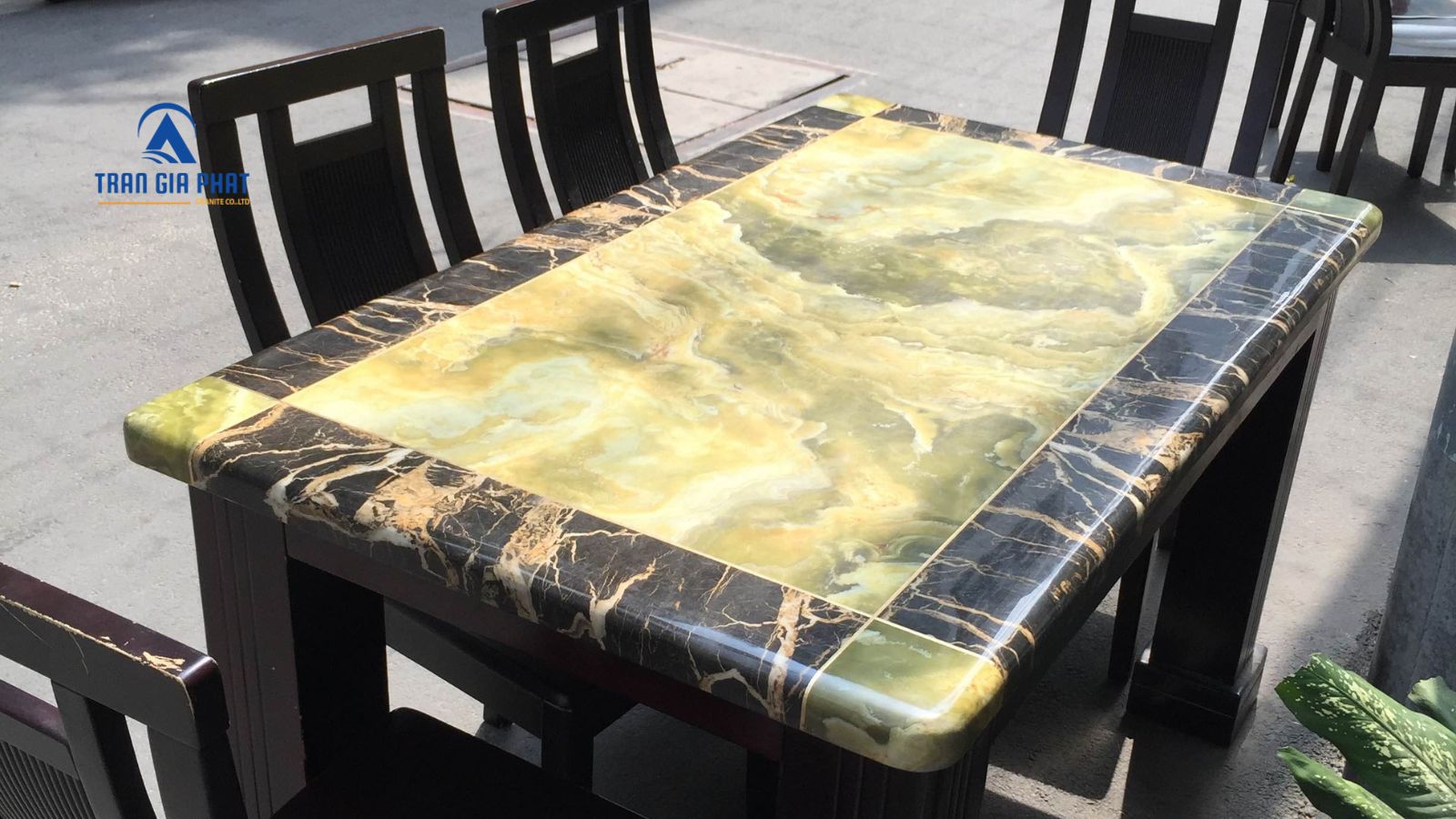 Kinh nghiệm chọn mua bàn ăn đá hoa cương cao cấp