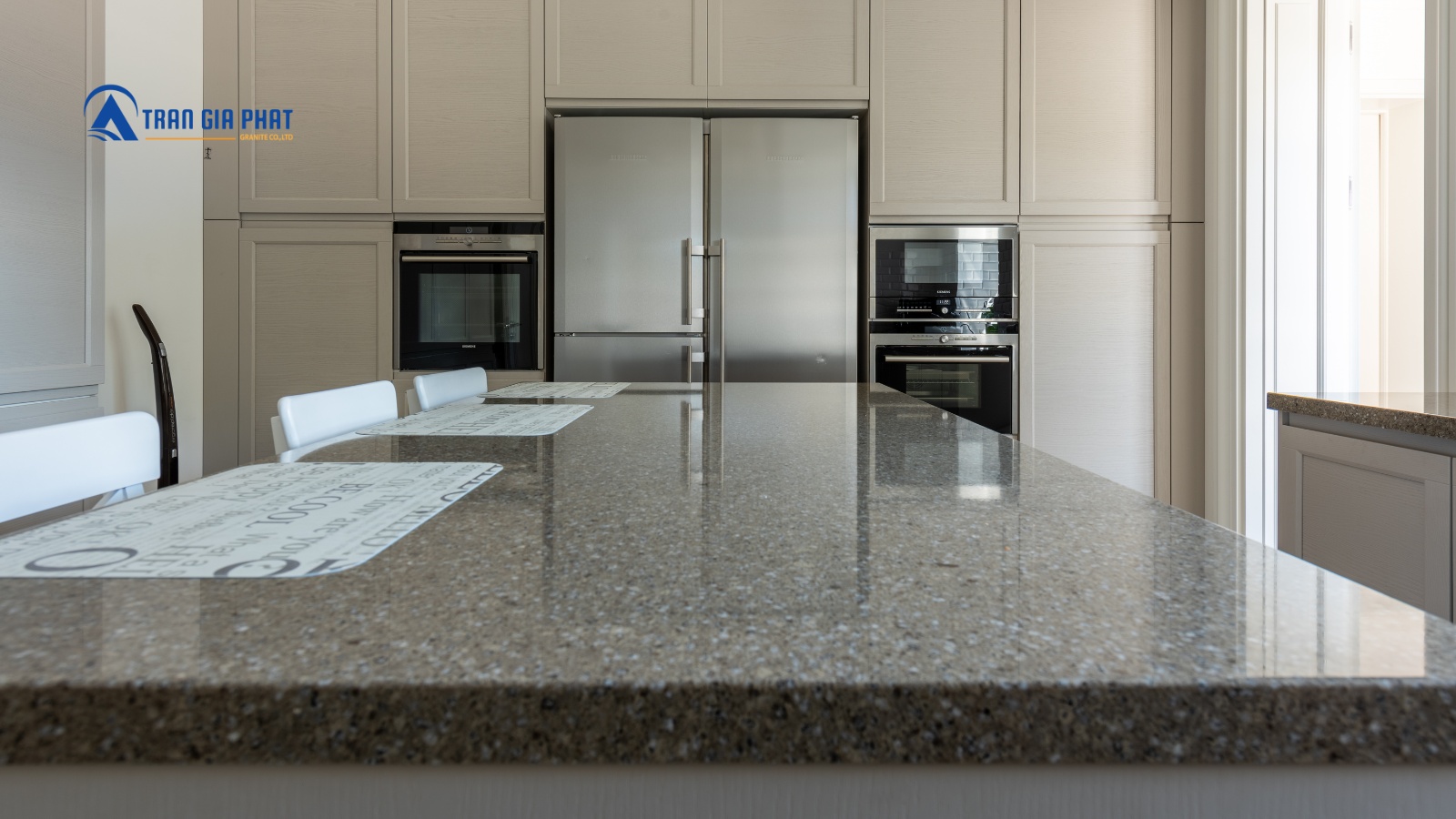 Bàn đá hoa cương không gian nhà bếp