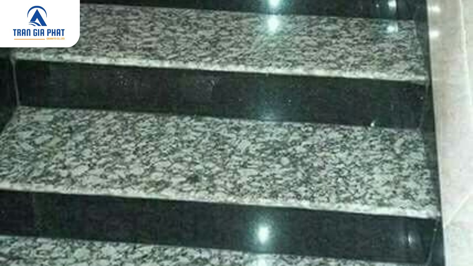 Đá hoa cương xanh bướm cho cầu thang